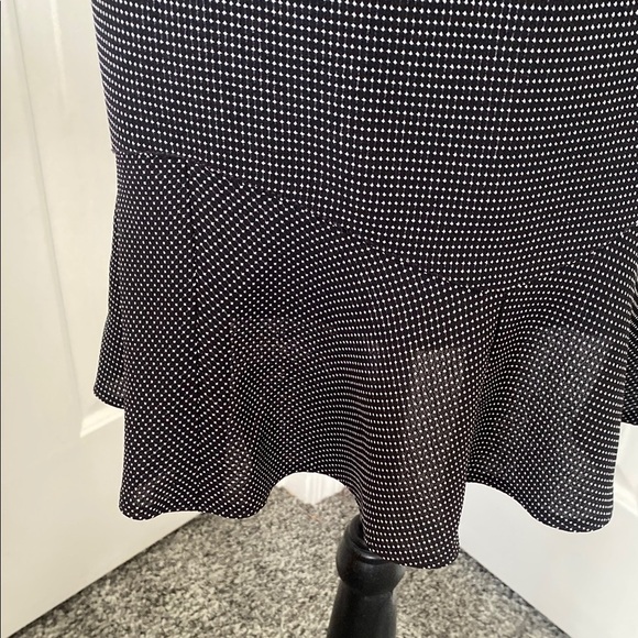 Y2k Knee-Length Pencil Skirt with Ruffled Flounce Hem. - Picture 9 of 12